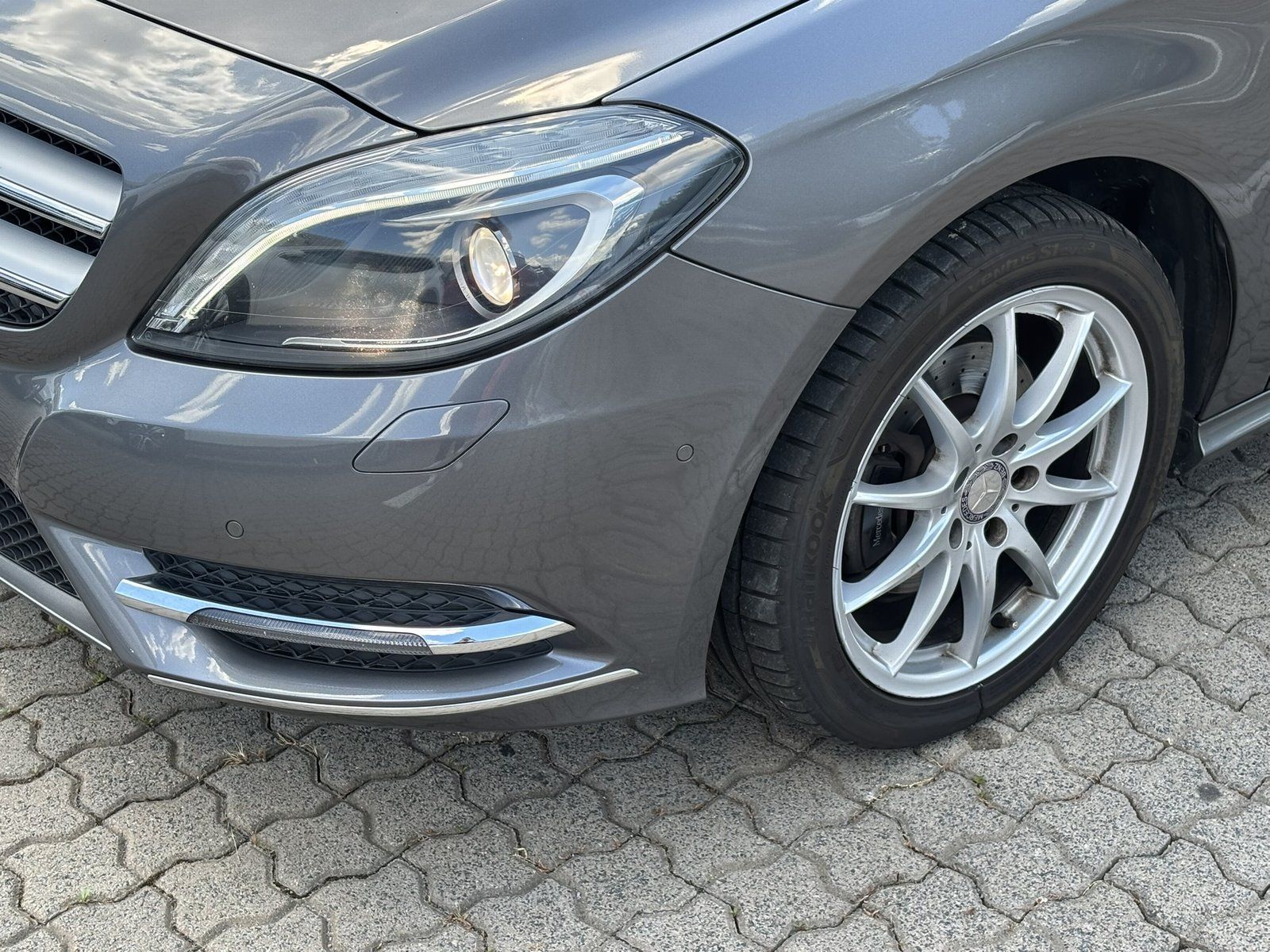 Fahrzeugabbildung Mercedes-Benz B 180 LED*BLUETOOTH*SPIEGEL-PAKET*SCHECKHEFT