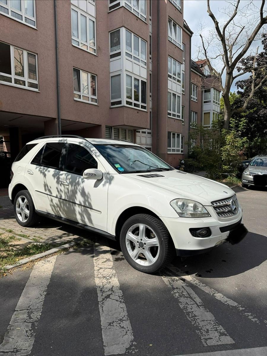 Mercedes-Benz ML280 2008 — салон