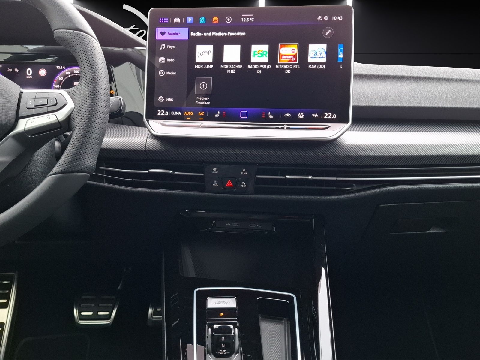 Fahrzeugabbildung Volkswagen Golf VIII Variant eTSI R-Line DSG LED Navi AID A