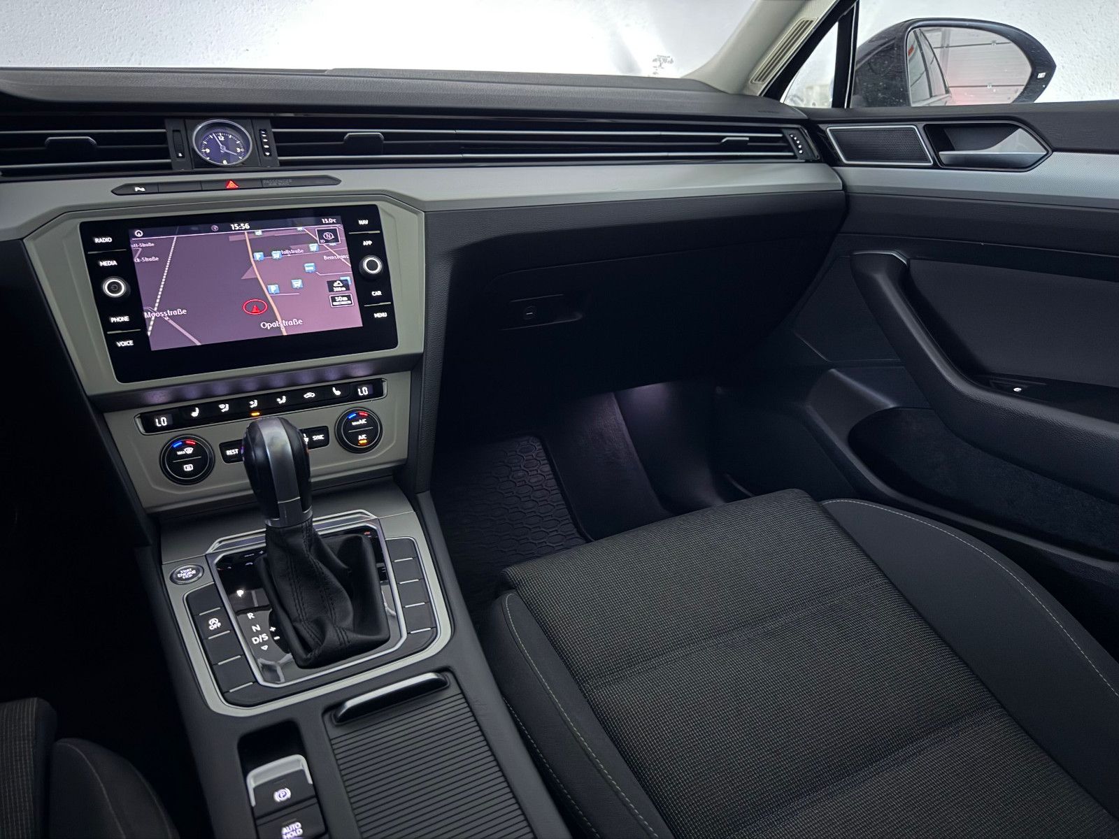 Fahrzeugabbildung Volkswagen Passat Variant Comfortline/ACC/HuD/LED/MASSAGE