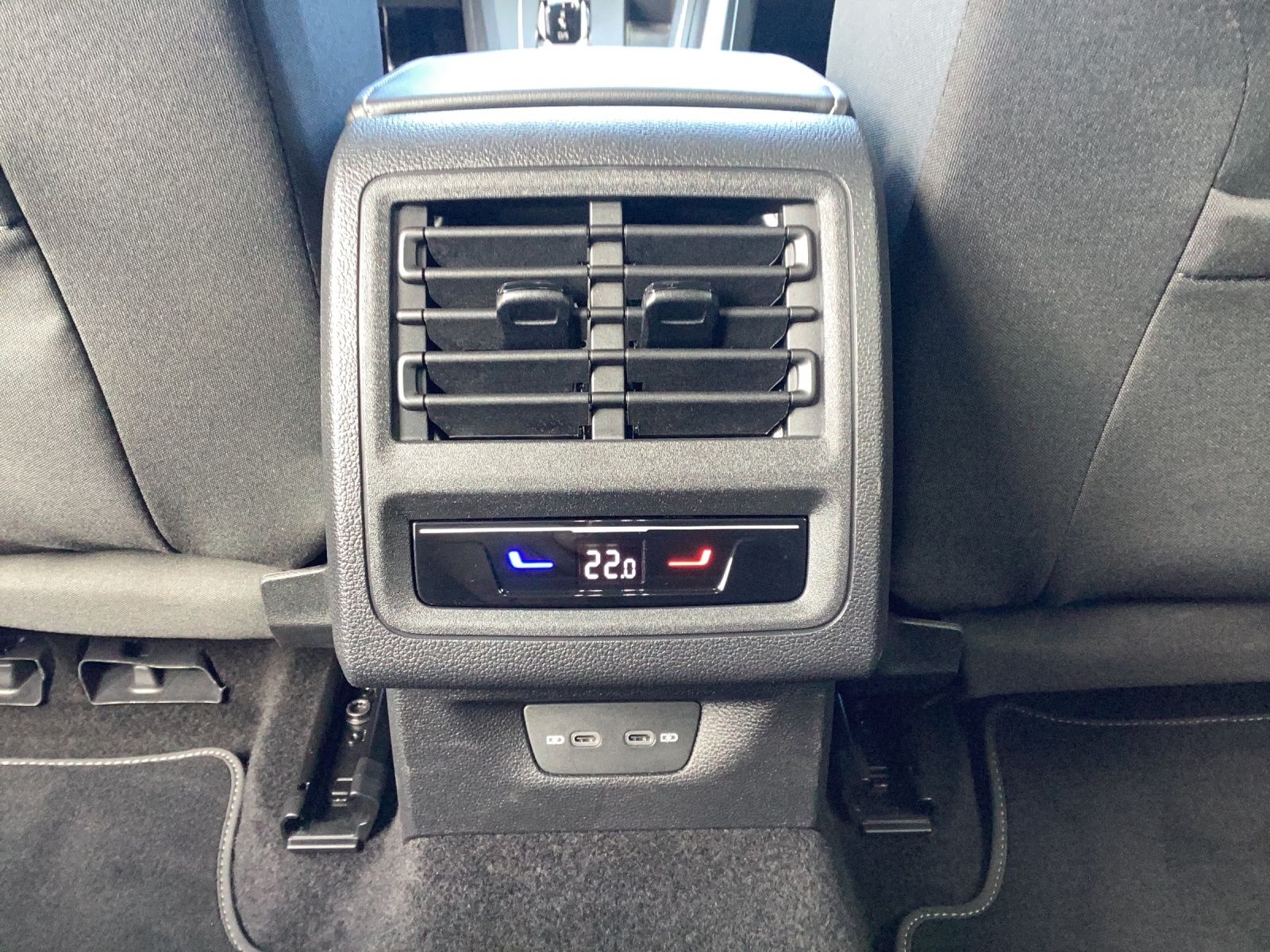 Fahrzeugabbildung Volkswagen Golf VIII TDI 1,99% DSG AHK ACC Kamera LED AID N