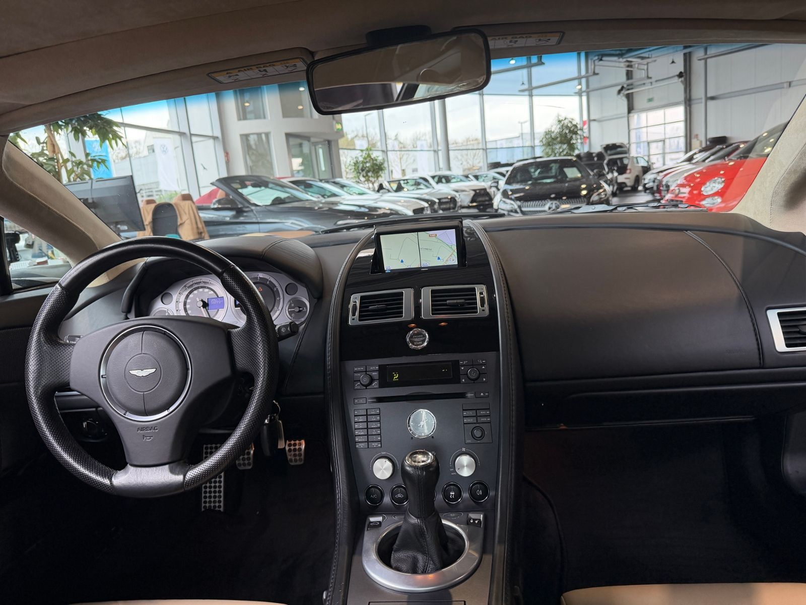 Fahrzeugabbildung Aston Martin Vantage  V8 KLIMA XEN NAV SHZ PDC LEDER