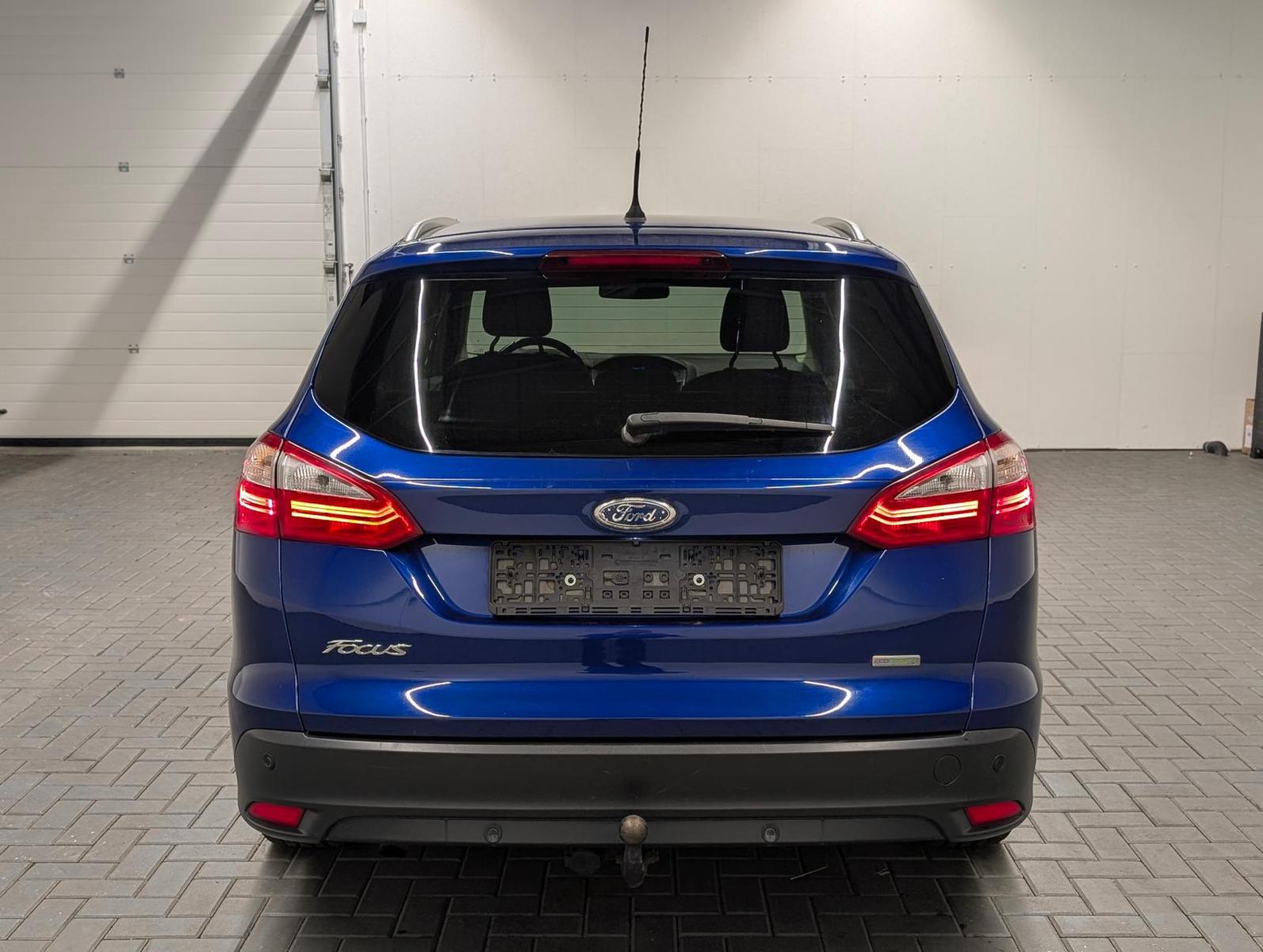 Ford Focus 2013 — photo 8