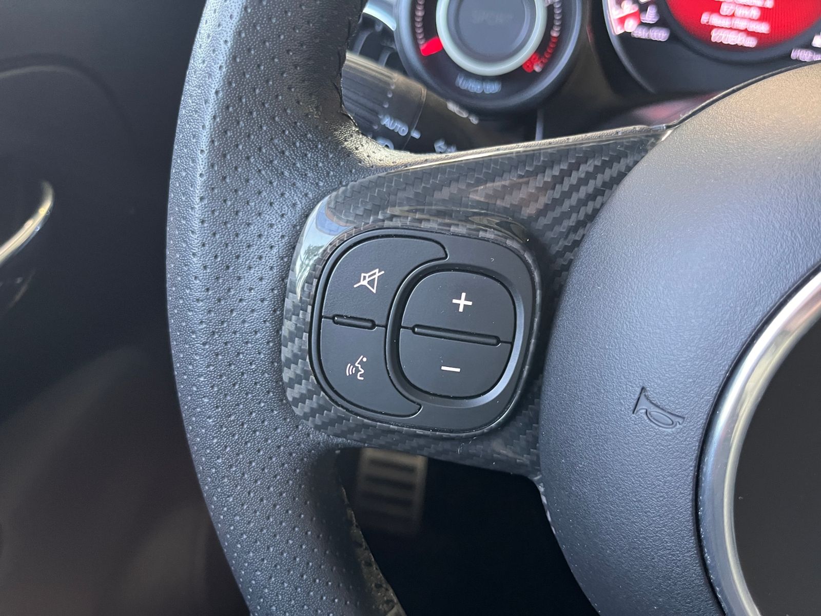 Fahrzeugabbildung Abarth 595C 595 C esseesse KLIMA XENON NAVI SHZ