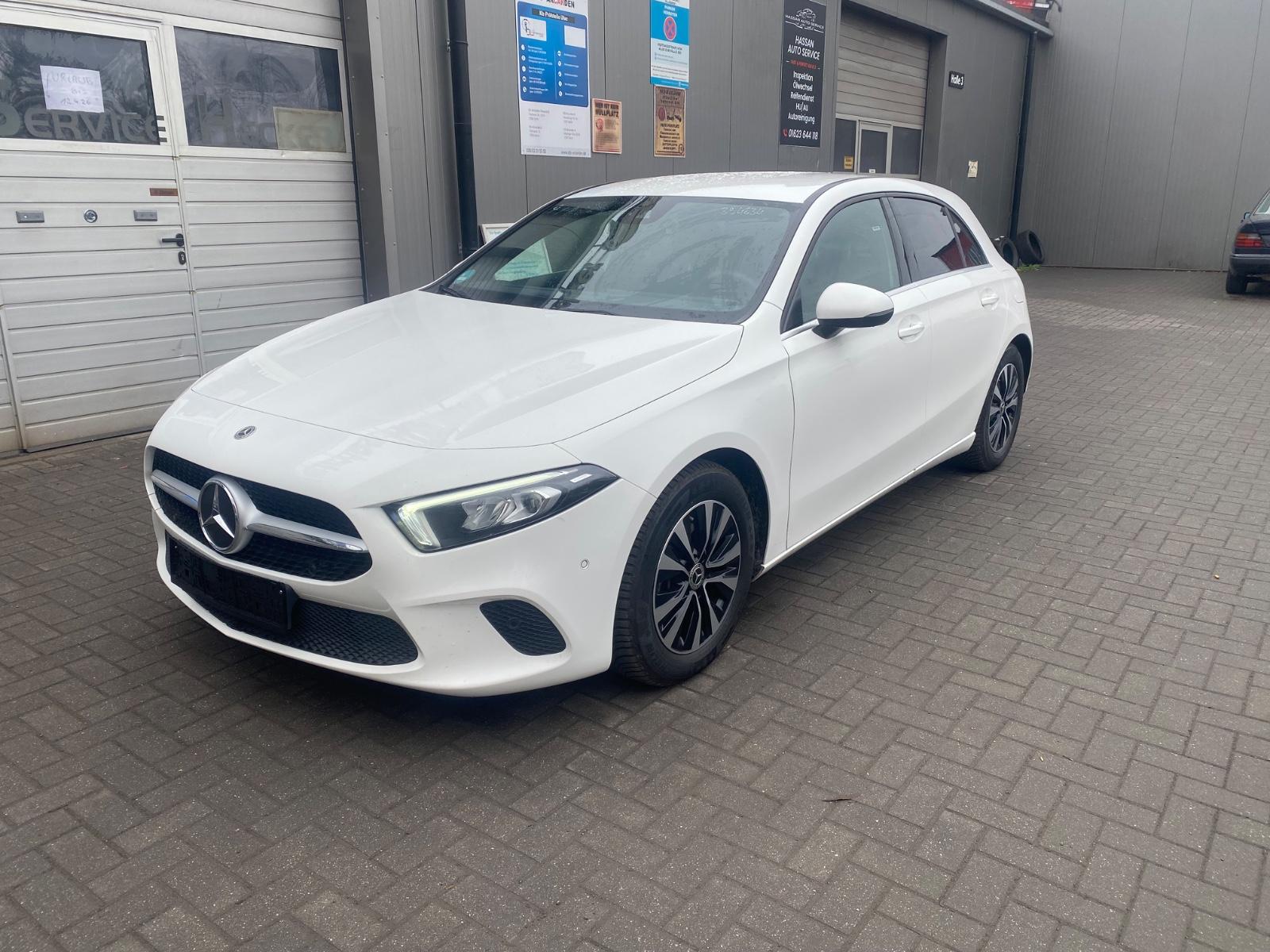 Mercedes-Benz A 180 d / NAVI / PDC / Teil Leder