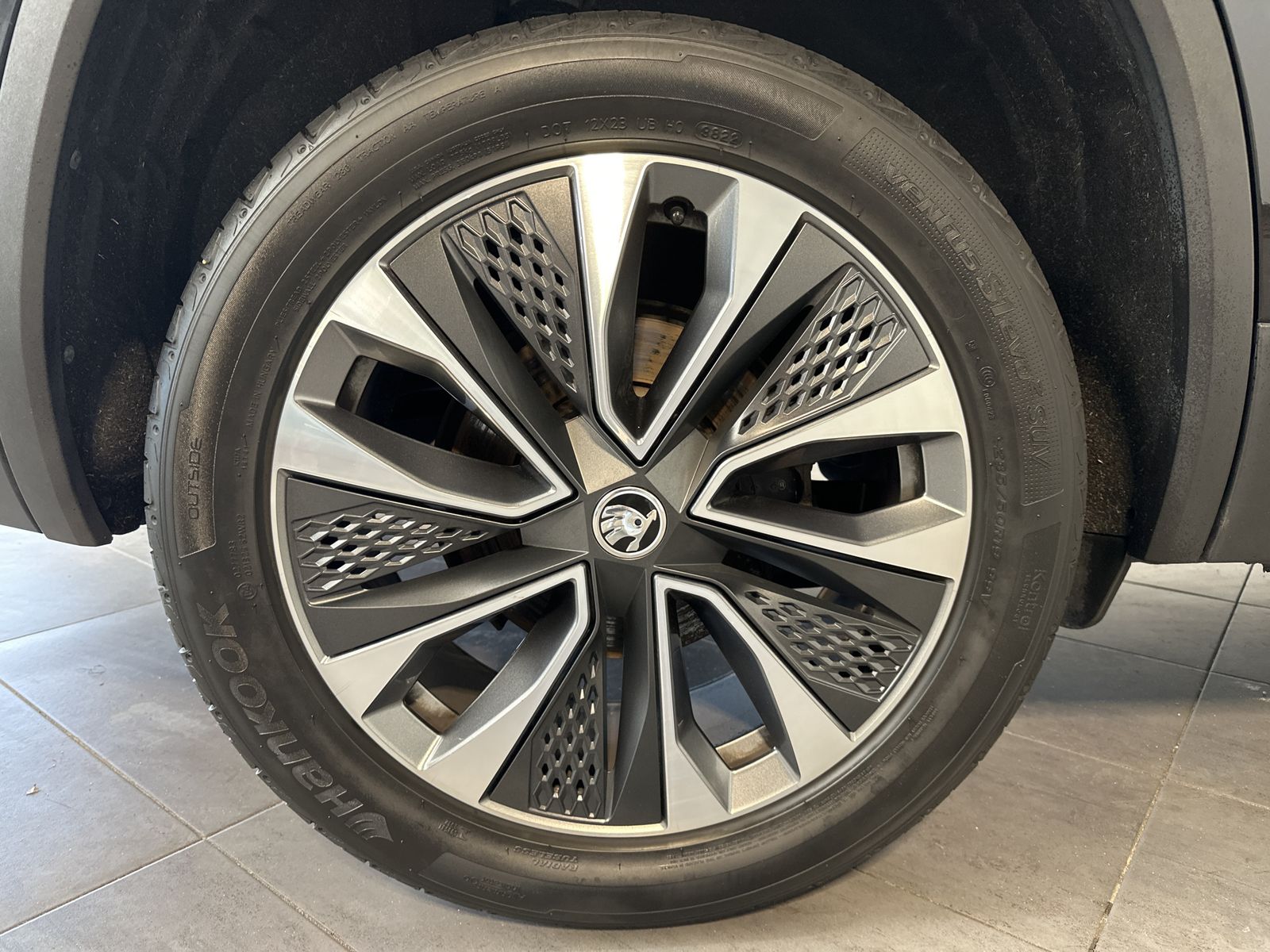 Fahrzeugabbildung SKODA Kodiaq 2.0 TDI DSG Tour NAV+LED+KAMERA+19ZO+ACC
