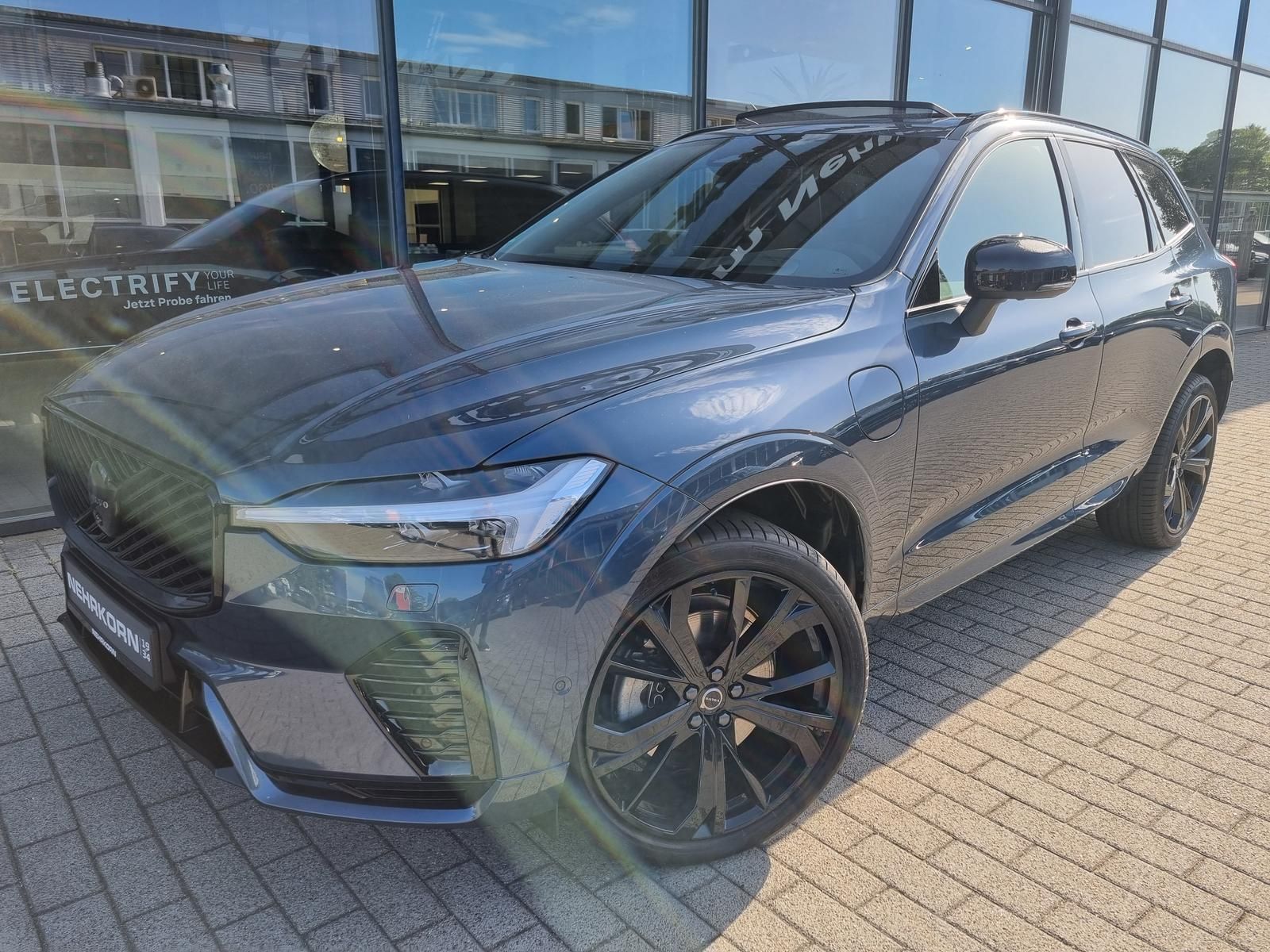 Fahrzeugabbildung Volvo XC60 T8 Ultra Black Ed. 'Massage, Luftfahrwerk'