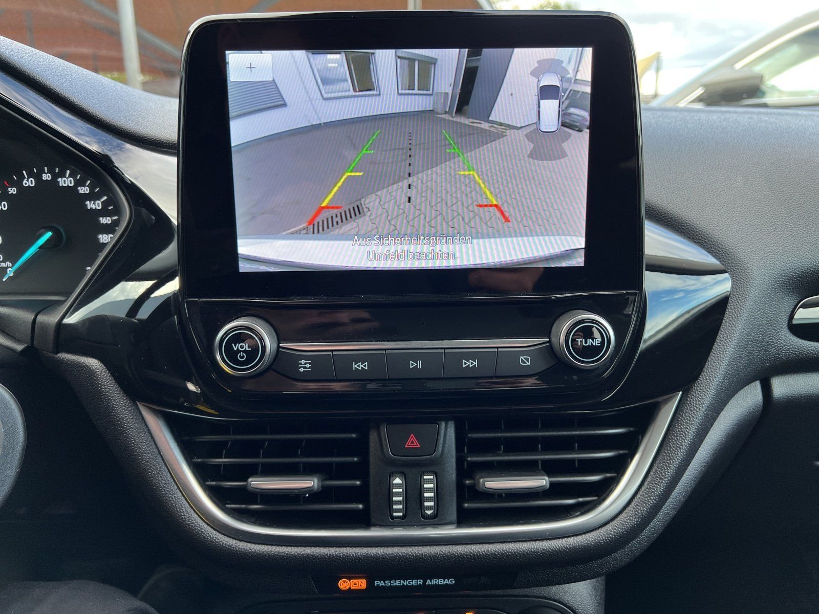 Fahrzeugabbildung Ford Fiesta 1.1 Cool & Connect KAMERA/LED/TEMPOMAT/
