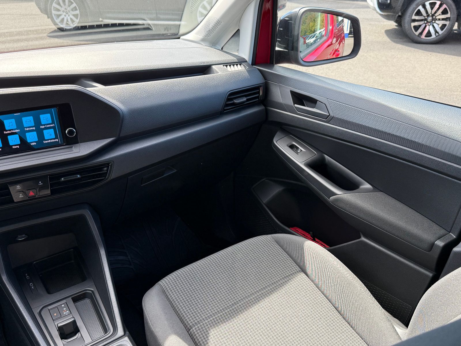 Fahrzeugabbildung Volkswagen Caddy California Maxi DSG ACC AHK LED Kam Sthz