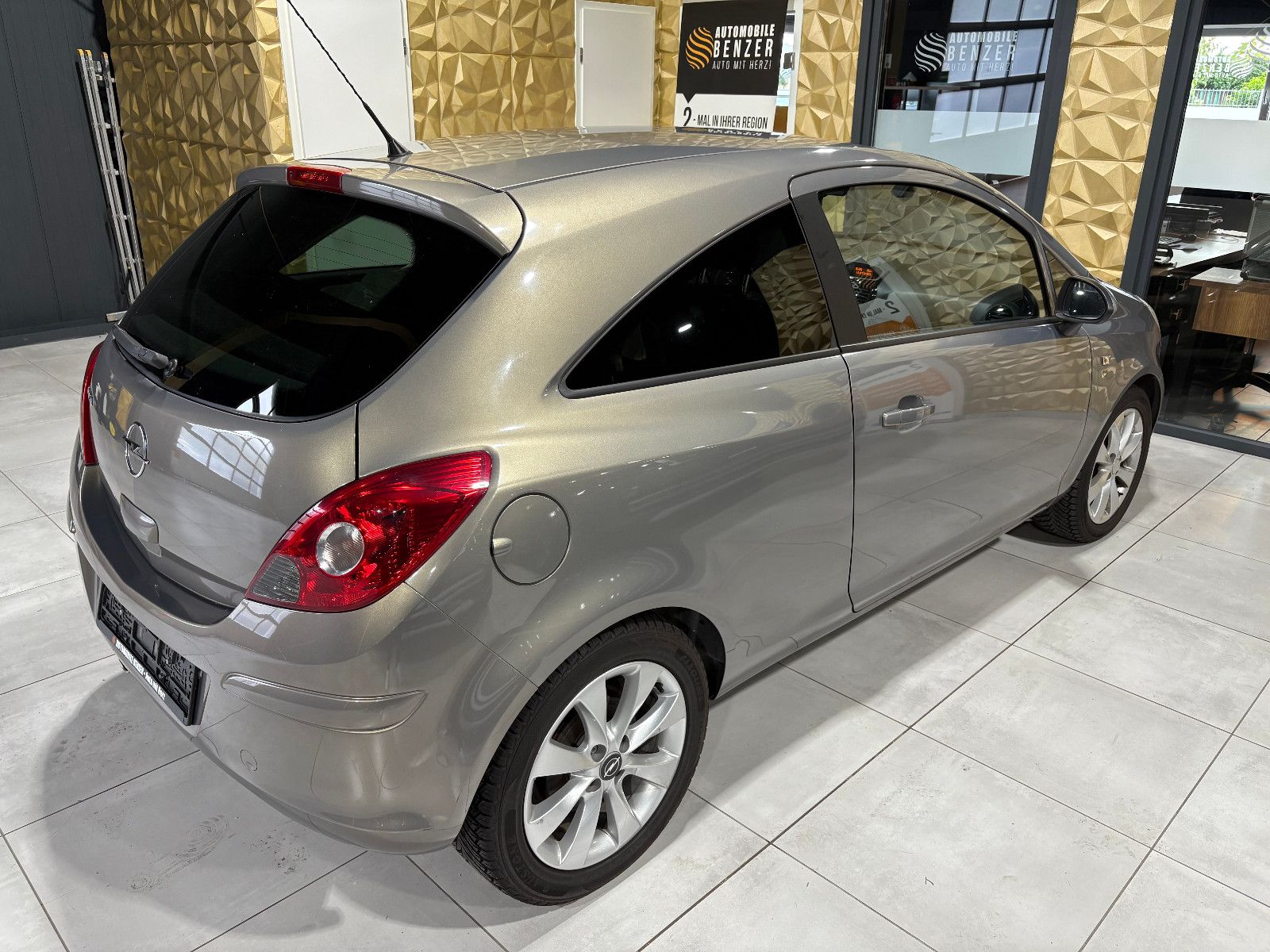 Fahrzeugabbildung Opel Corsa D Edition "111 Jahre"/8-FACH/KAMERA/KLIMA/