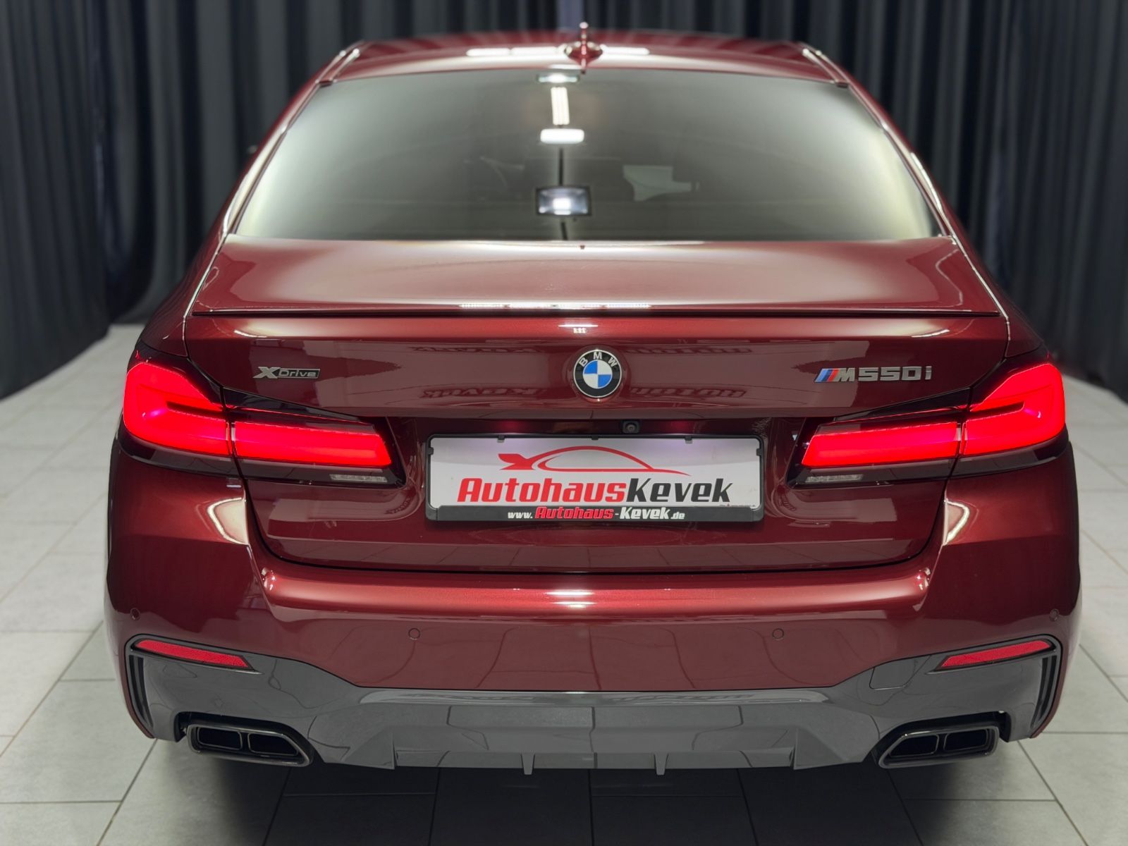 Fahrzeugabbildung BMW M550 i xDrive Limousine|INDIVIDUAL|LASER|H&K|HuD