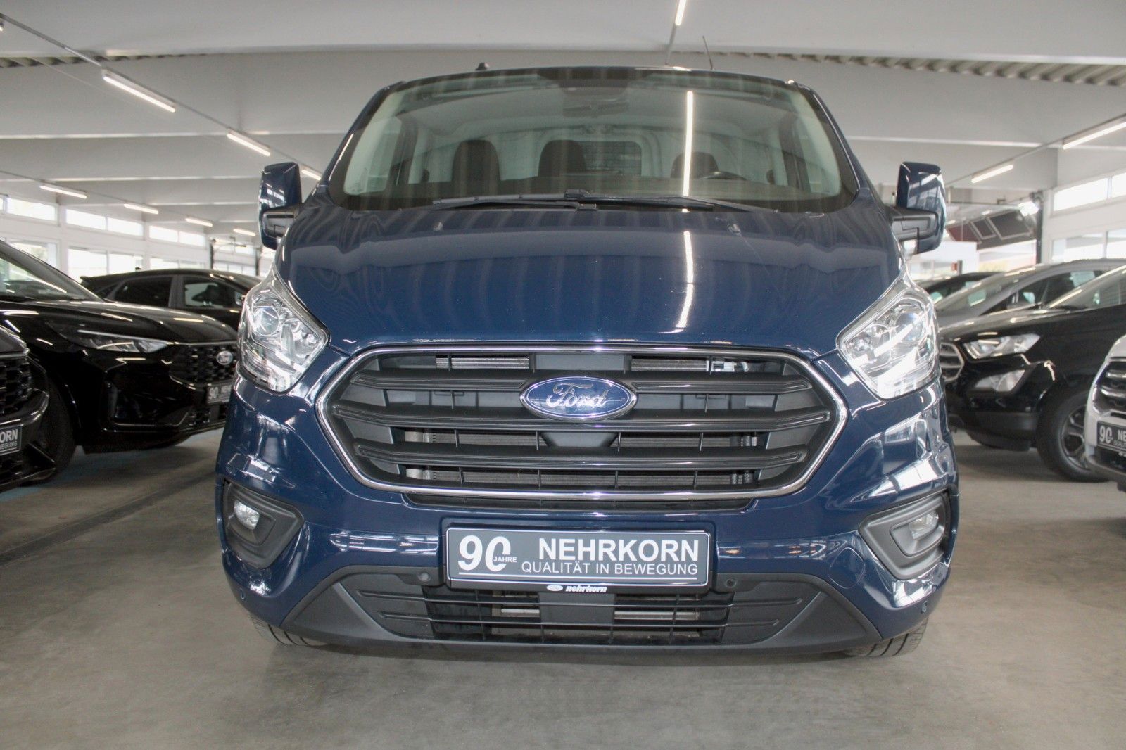 Fahrzeugabbildung Ford Transit Custom Aut. LIMITED L2 AC AHK SHZ Regale