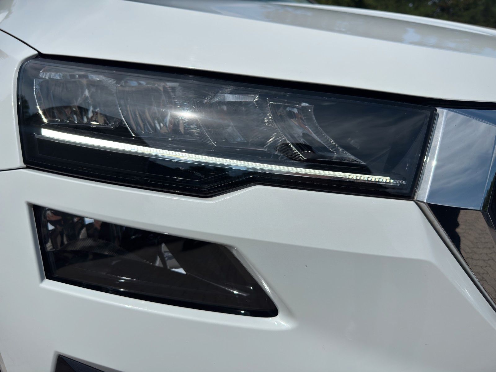 Fahrzeugabbildung SKODA Karoq 1.5L*DSG*AHK*Navi*LED*Kamera*TOP**