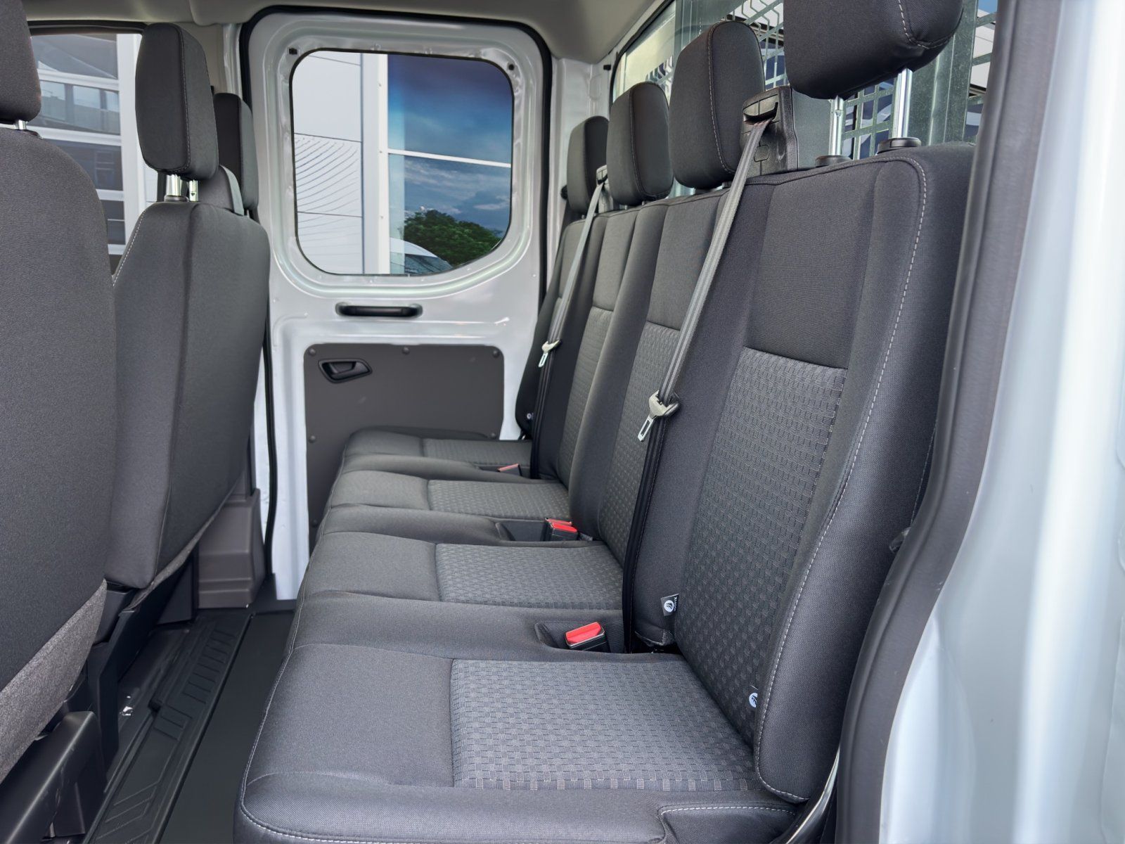 Fahrzeugabbildung Ford Transit 350 L5 Doppelkabine Trend