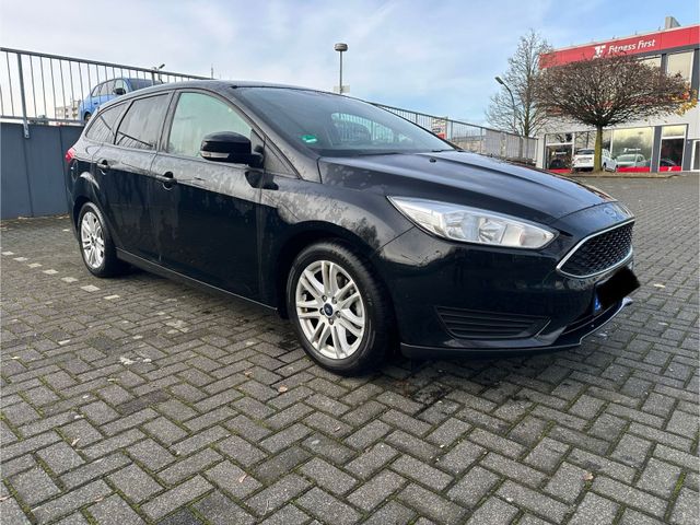 Ford Focus 1.0 Ecoboost Scheckheftgepflegt