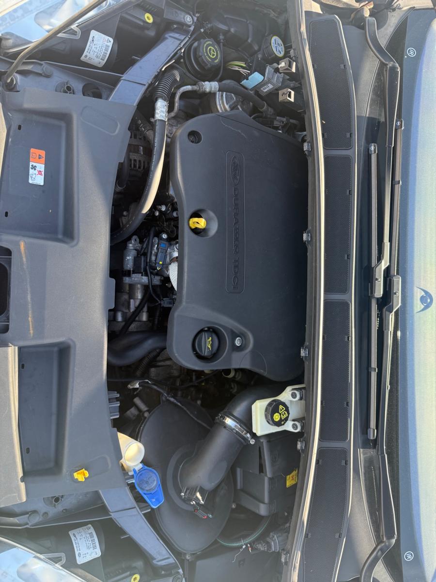 Ford Galaxy 2012 — photo 16