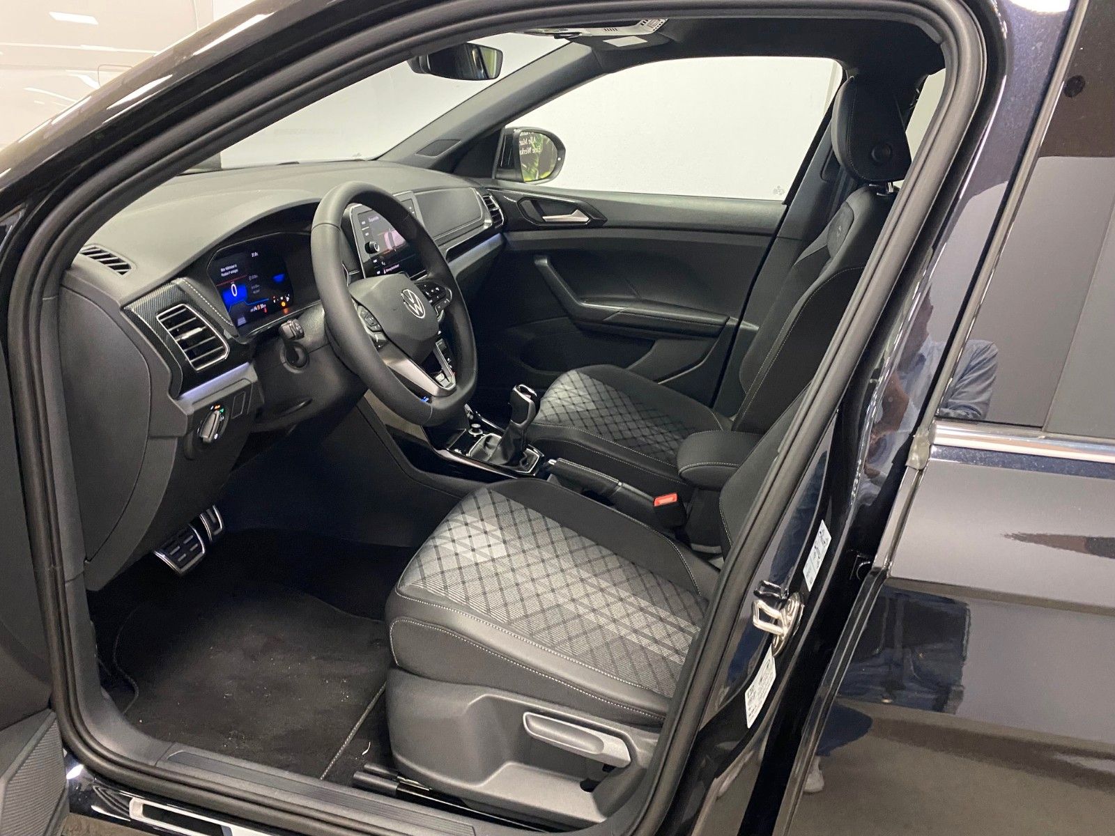 Fahrzeugabbildung Volkswagen T-Cross 1.5 TSI DSG R-Line+2029 GARANTIE+ACC+AHK