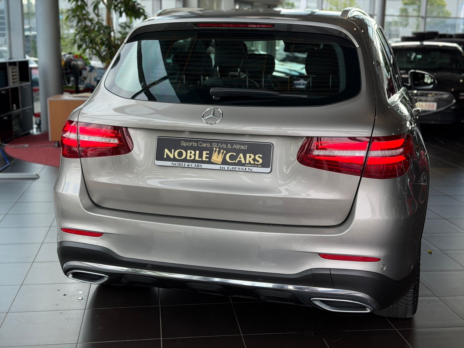 Fahrzeugabbildung Mercedes-Benz GLC 220 d 4Matic AMG Line PANO LED NAV