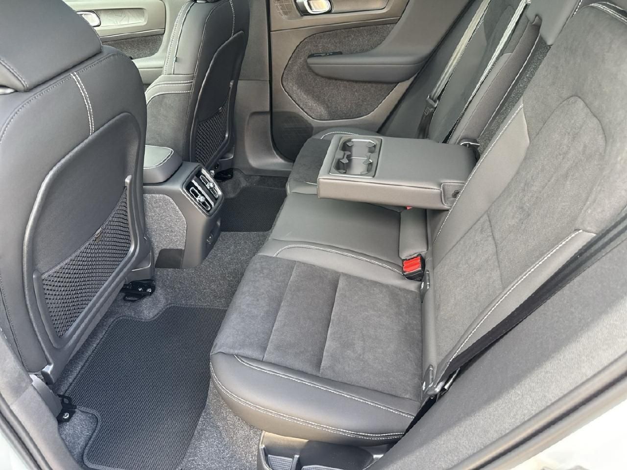 Fahrzeugabbildung Volvo XC40 Ultimate Recharge Pure Electric AWD