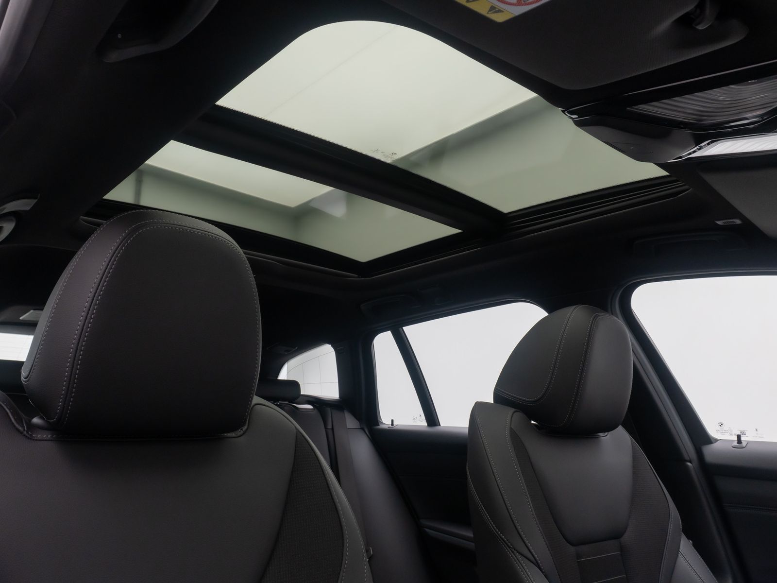 Fahrzeugabbildung BMW 330i Panoram Kamera HUD DAB H/K Komfort Alarm