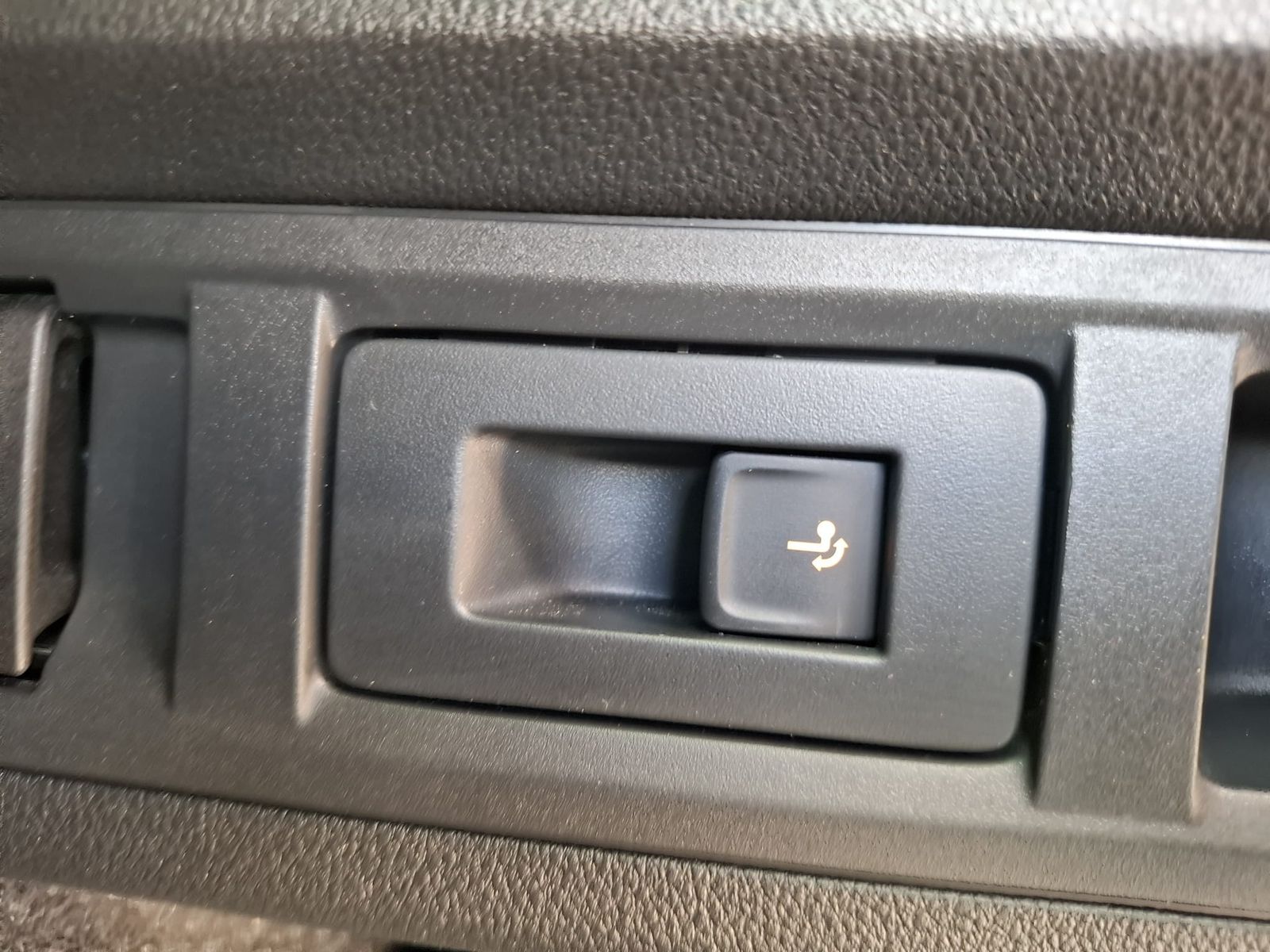 Fahrzeugabbildung SKODA Octavia 1.5 eTSI DSG Selection LED*AHK*5J-Gar.