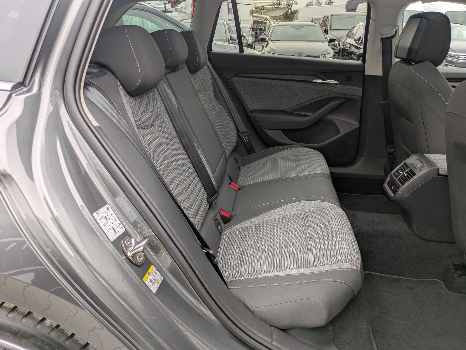 Fahrzeugabbildung SKODA Superb 2.0 TDI 4x4 Selection MATRIX*AHK*PANO*19"