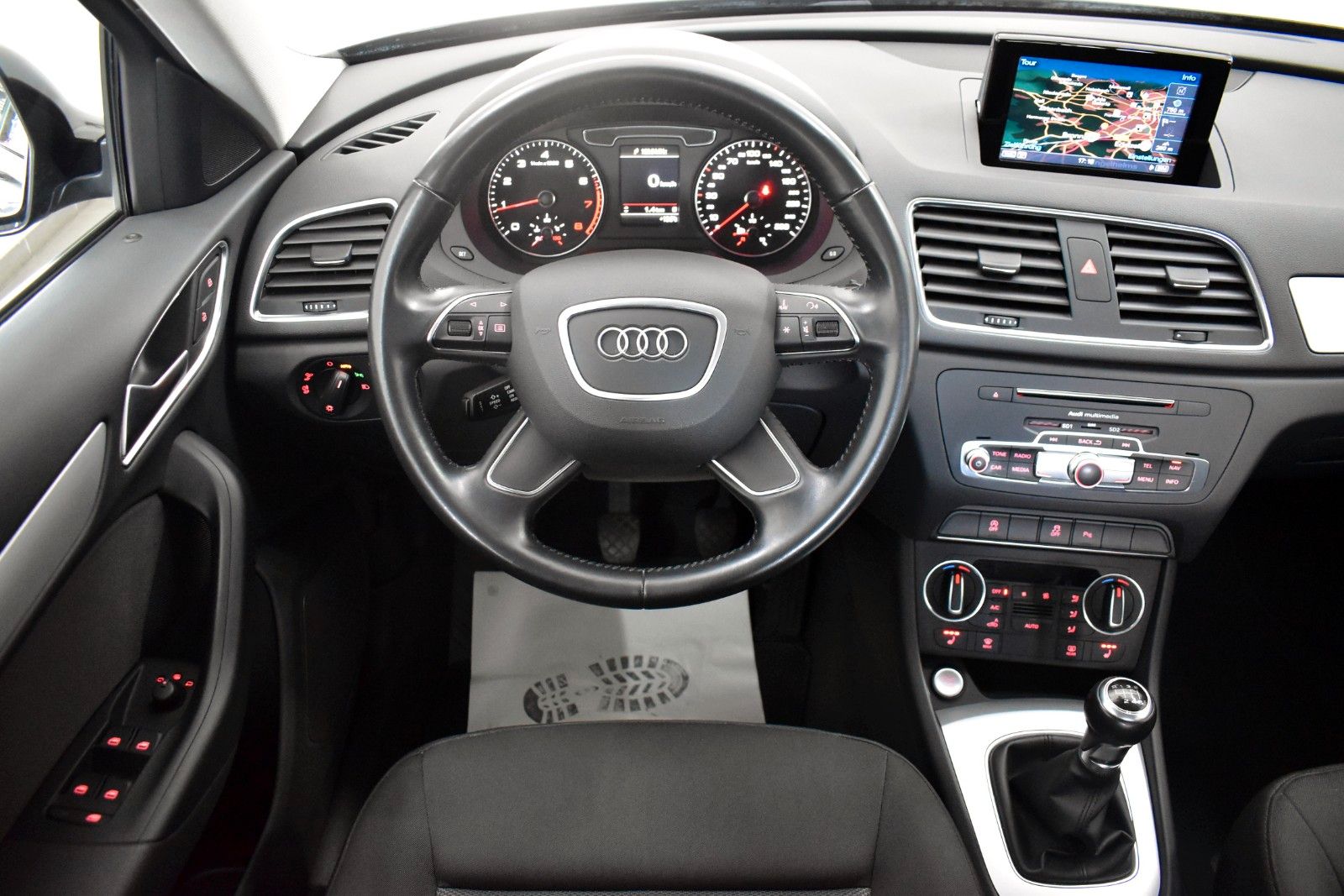 Fahrzeugabbildung Audi Q3 Ultra Navi,Xenon,SH,PDC,Allwetterreifen