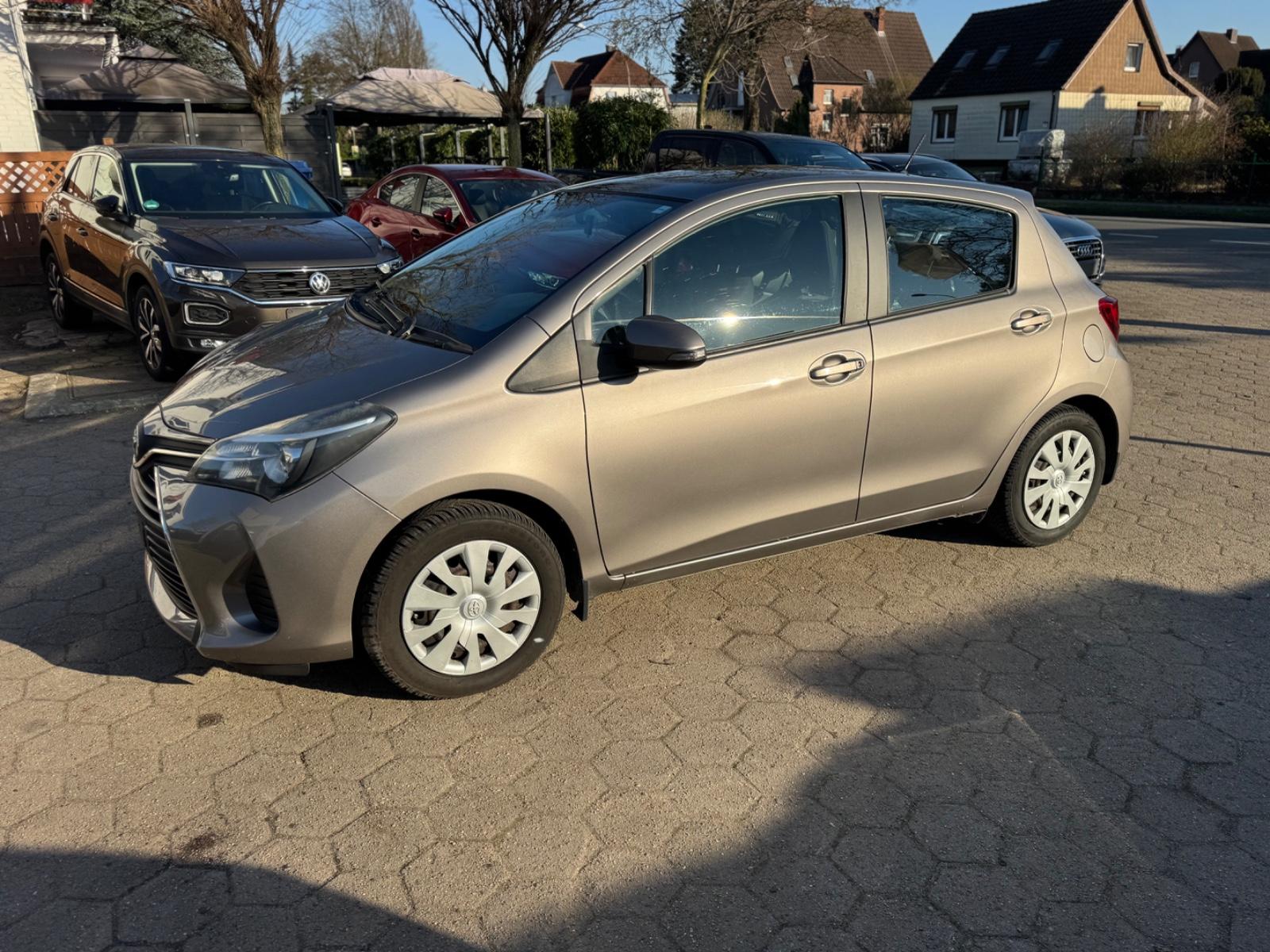 Toyota Yaris 1.3 Euro6 *Pano+Navi+Kamera+SHZ*Top Zustan