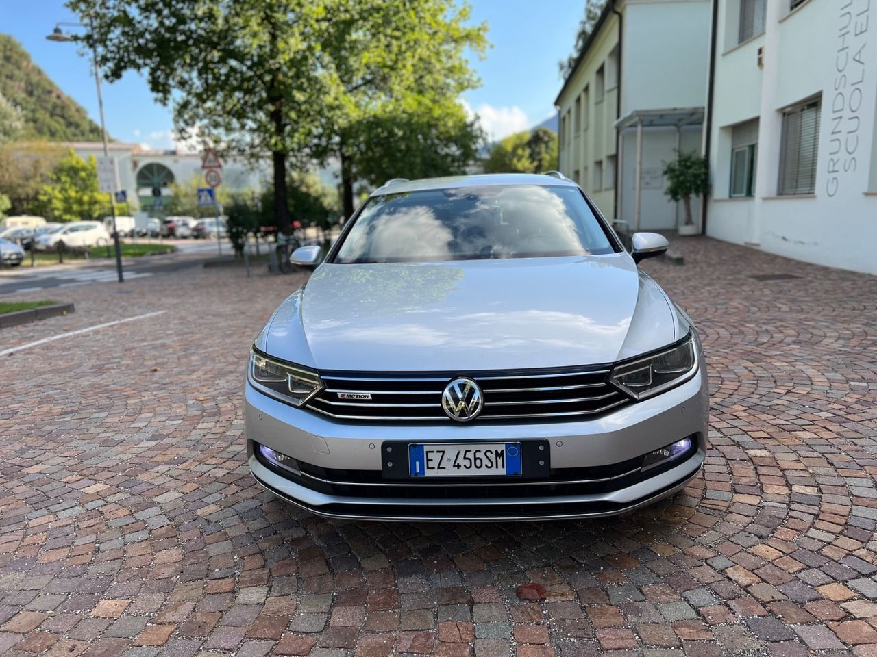 Volkswagen Passat - 1
