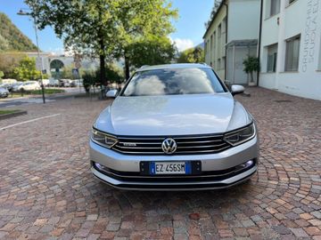 Volkswagen Passat - 1