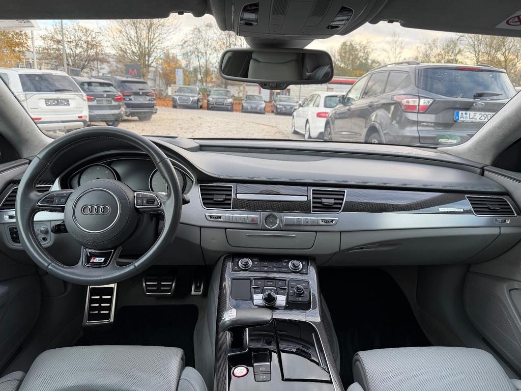 Audi S8