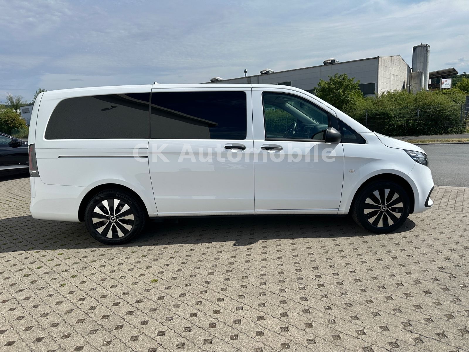Fahrzeugabbildung Mercedes-Benz Vito Tourer 119 PRO lang/9 Sitze/Navi/LED/Kamera