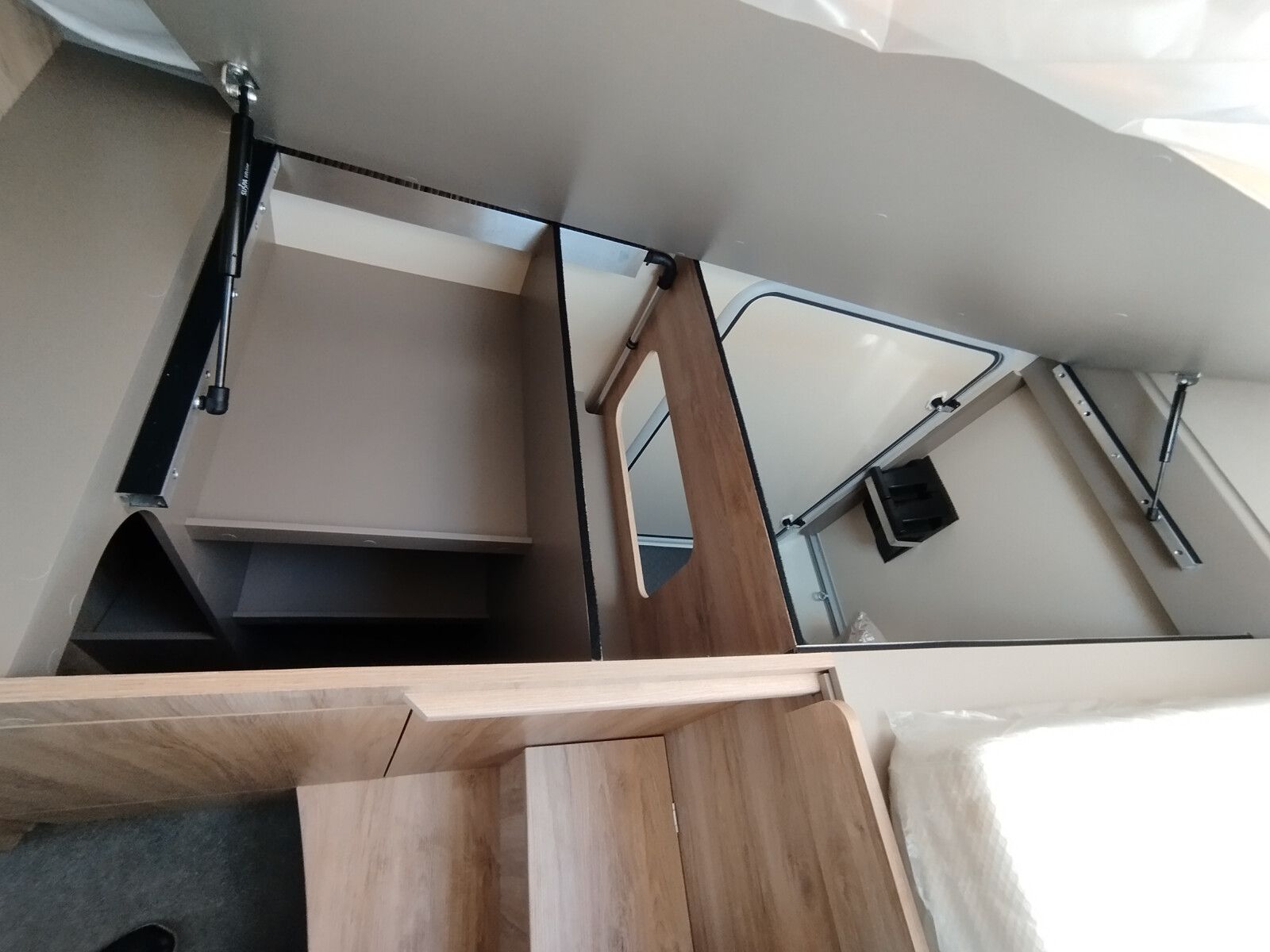 Fahrzeugabbildung Eura Mobil Profila RS PRS 720 EB 180PS Autom., Mondial Plus