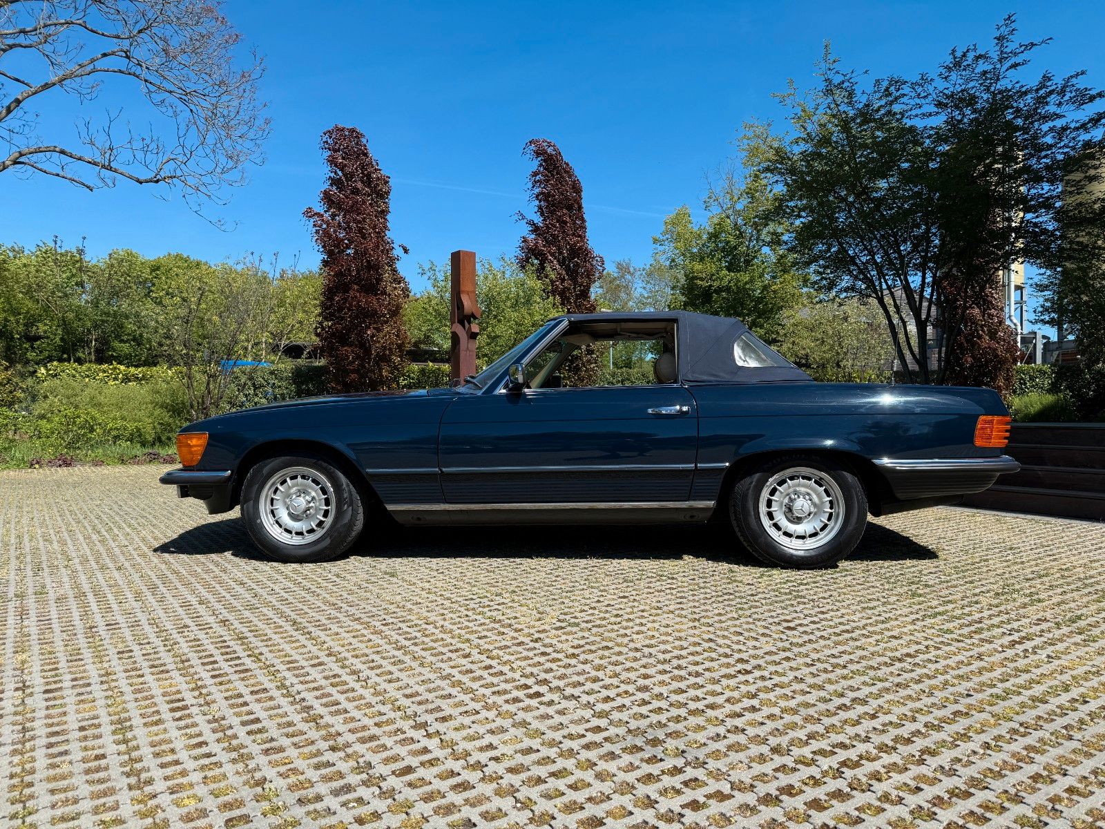 Fahrzeugabbildung Mercedes-Benz SL 280