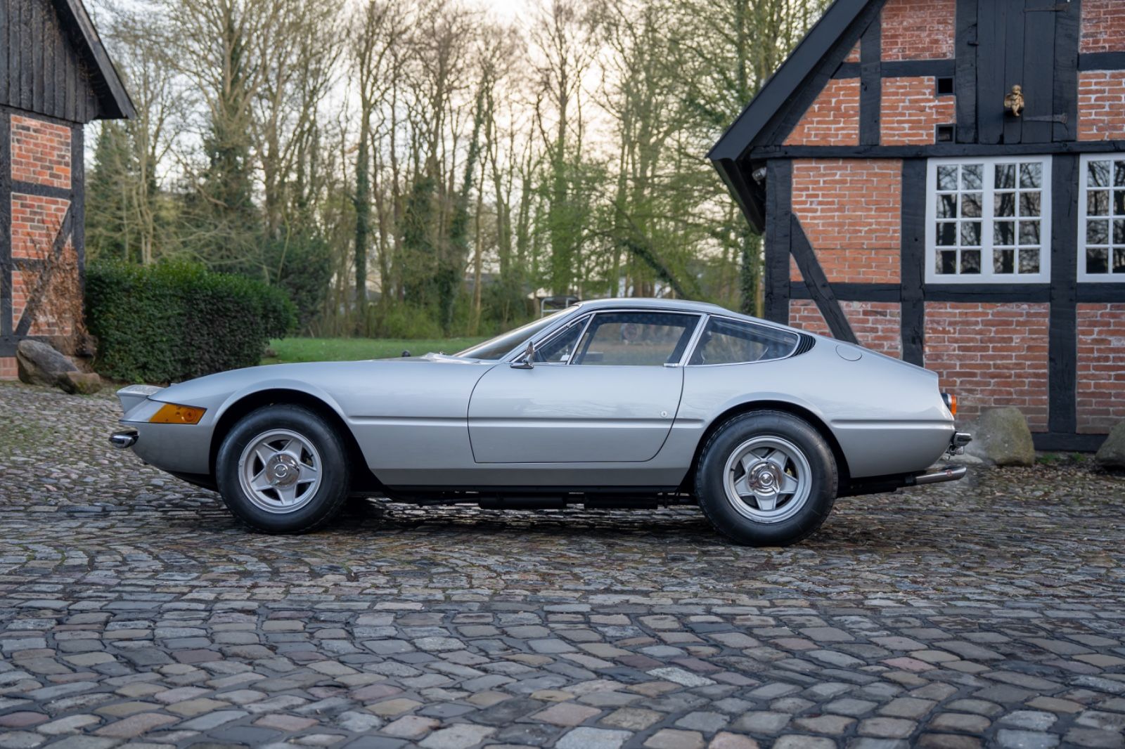 Fahrzeugabbildung Ferrari 365 GTB4 Daytona **Ferrari Classiche Zertifikat*
