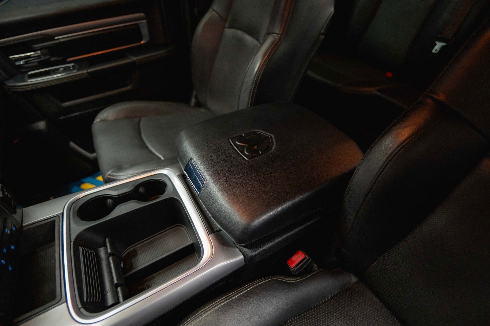 Fahrzeugabbildung Dodge RAM 5.7 V8 HEMI 4x4 Sport OFFROAD Night WARLOCK