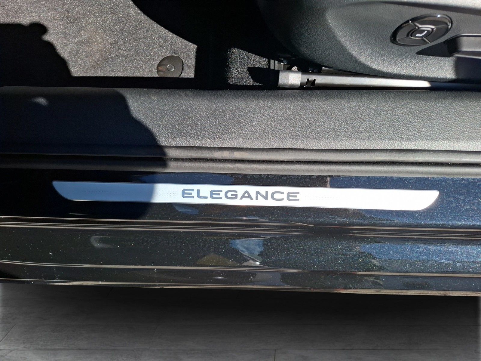 Fahrzeugabbildung Volkswagen Passat Variant TDI Elegance DSG Matrix AHK Navi