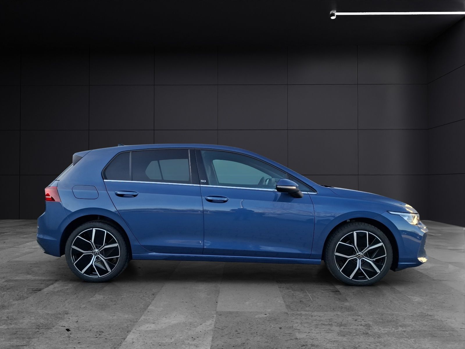 Fahrzeugabbildung Volkswagen Golf VIII eTSI Edition-50 DSG LEDplus AHK Navi P