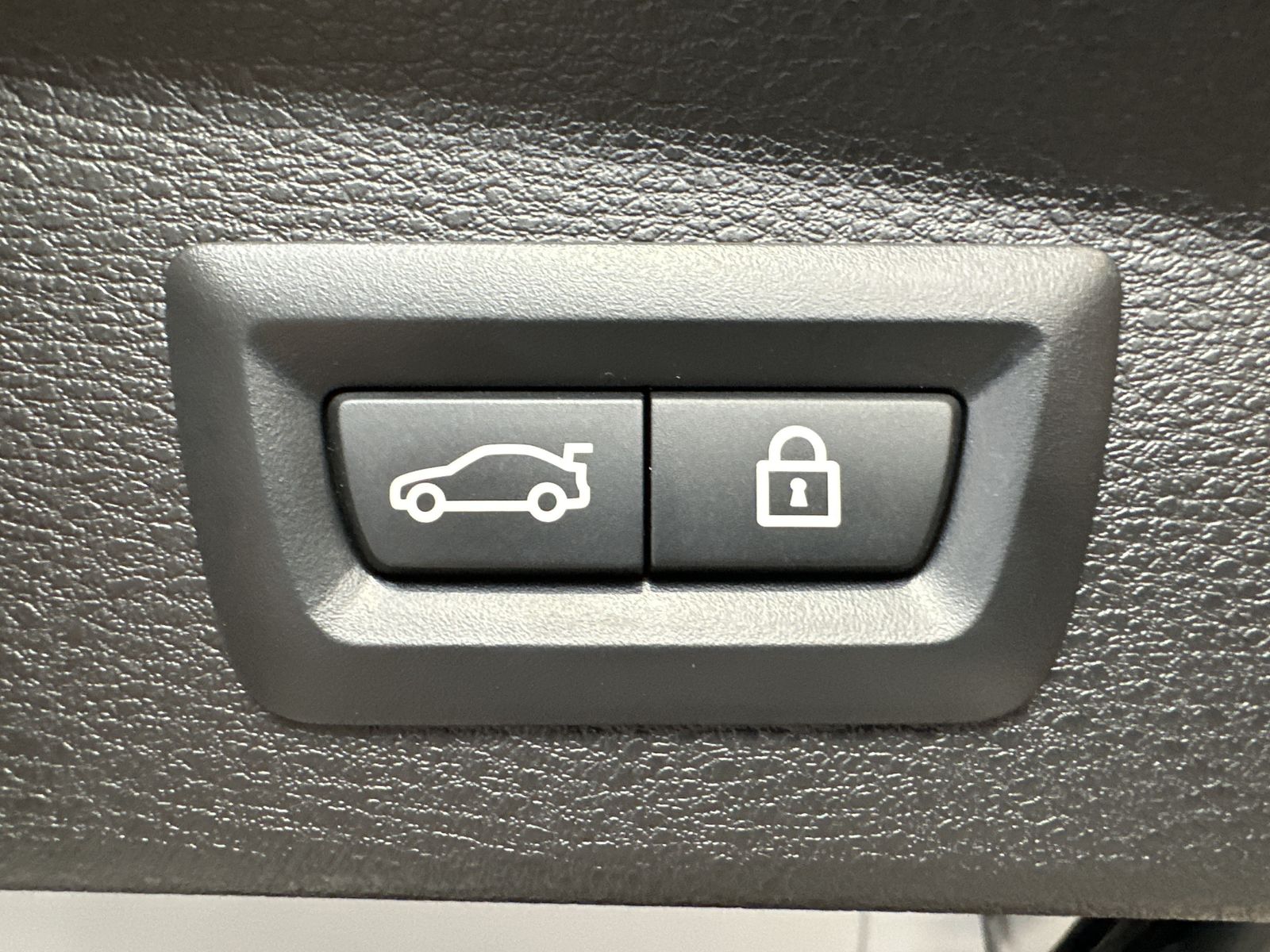 Fahrzeugabbildung BMW X2 sDrive20d Advantage NAV+LED+SHZ+HUD+H&K+ACC