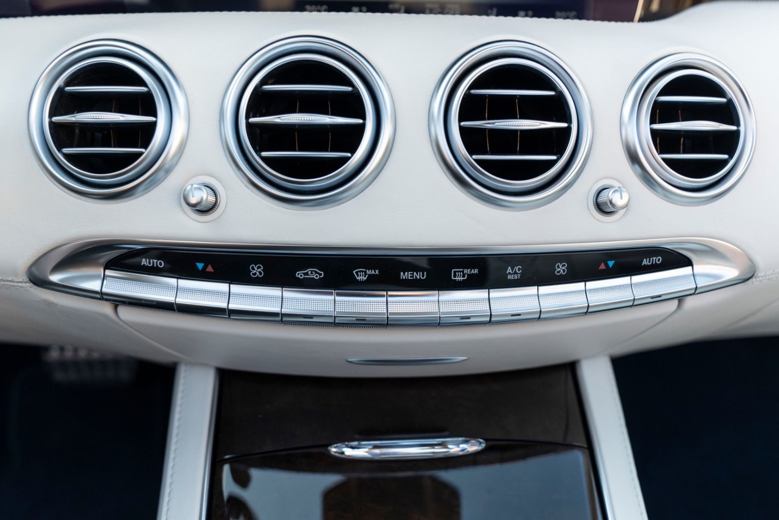 Fahrzeugabbildung Mercedes-Benz S 560 Cabriolet BURMESTER HUD 360° ACC LUFT TOTW