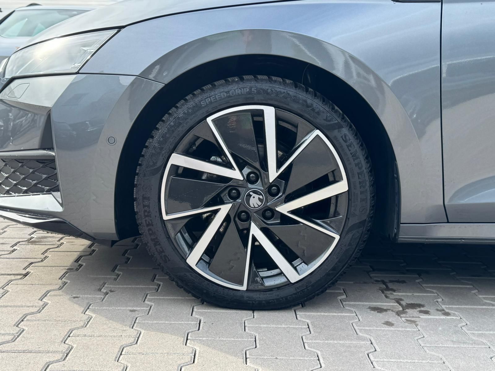 Fahrzeugabbildung SKODA Octavia 2.0 DSG Sportline MATRIX*PANO*CANT.*5J.G