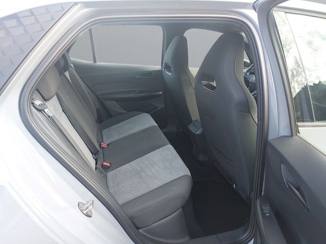 Born 150 kW Navi Digitales Cockpit, LED,ACC,PDC