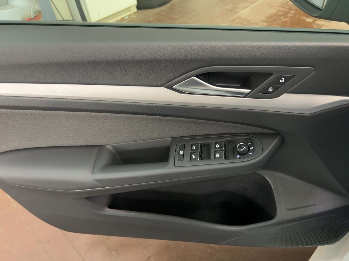 Volkswagen Golf VIII 1.5 eTSI Life DSG Rear View App-Connec foto 19
