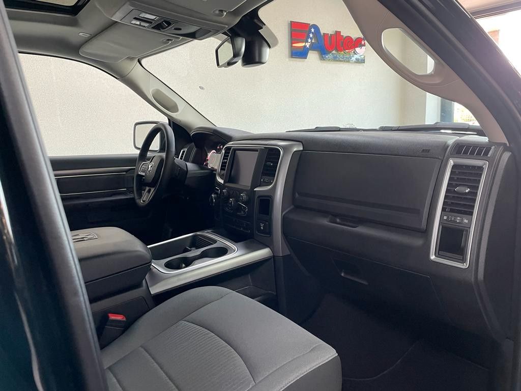 Fahrzeugabbildung Dodge 2023 SLT CLASSIC BLACK PACK CREW CAB 4x4 SOFORT!