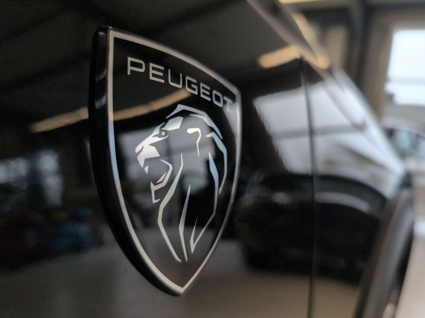 Fahrzeugabbildung Peugeot 408 Hybrid GT 145 e-DSC6 Panorama Navi SHZ