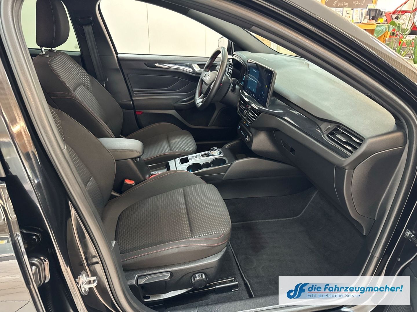 Fahrzeugabbildung Ford Focus ST-Line Navi LED ACC Apple CarPlay Android