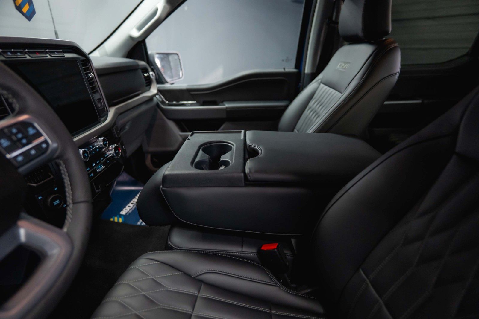 Fahrzeugabbildung Ford F150 5.0L V8 4x4 Offroad SuperCrew RAPTOR 1.Hand