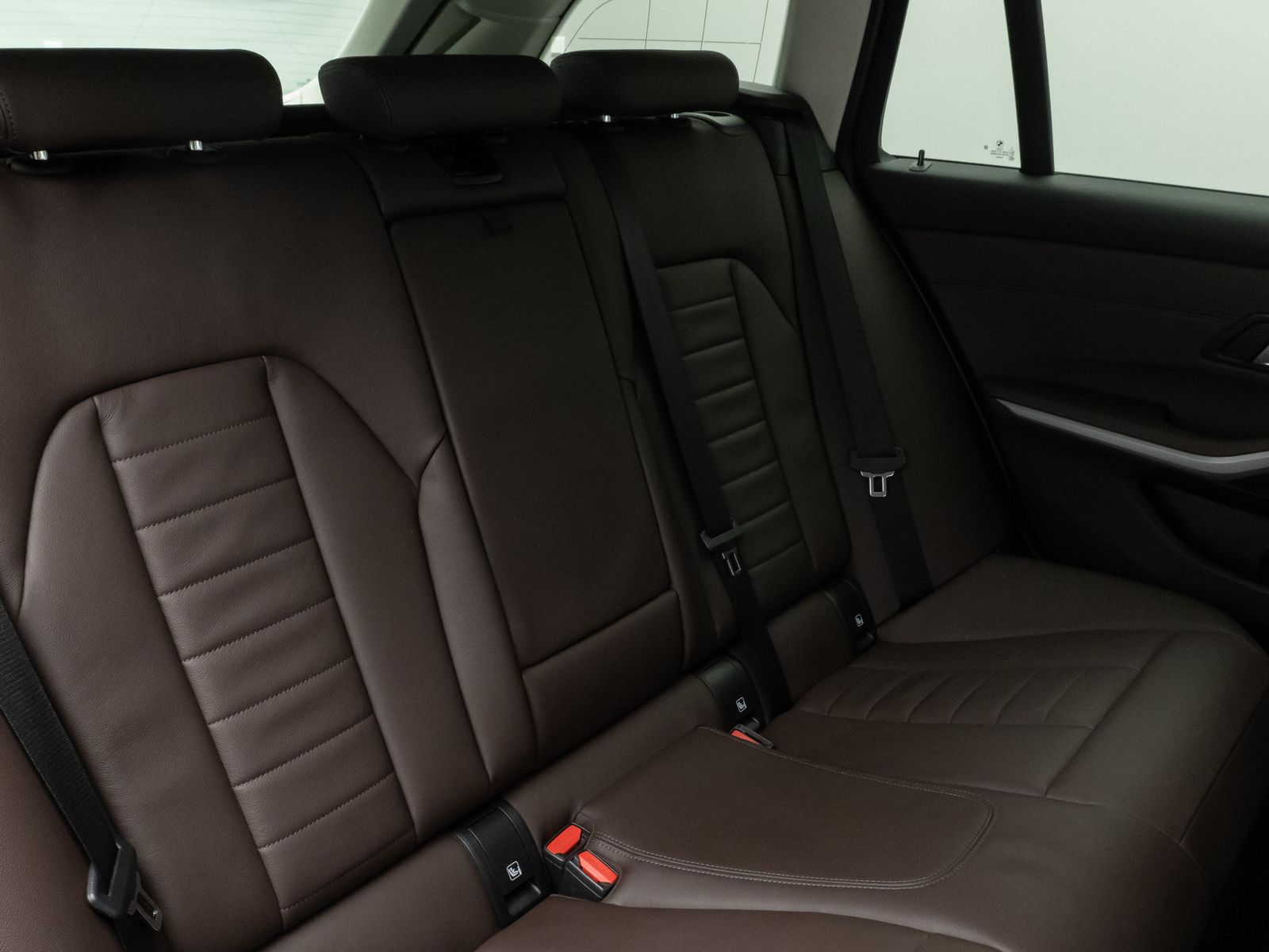 Fahrzeugabbildung BMW 330e xD Kamera HUD DAB Alarm Komfort LED Sport