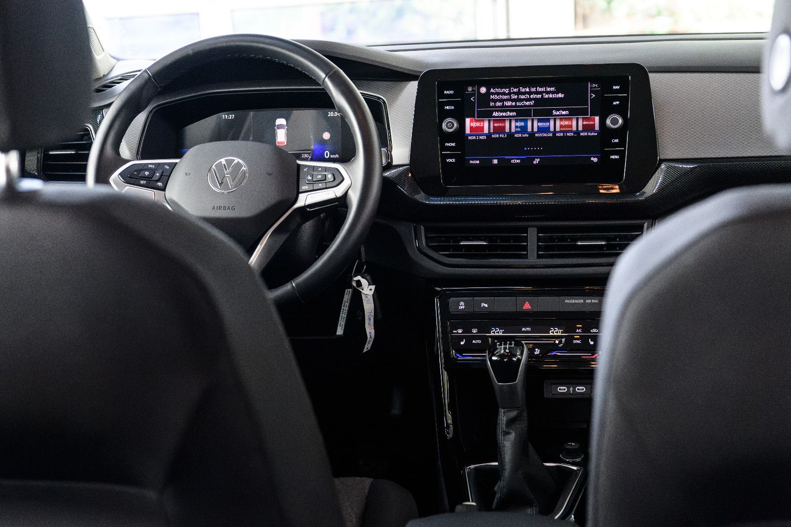 Fahrzeugabbildung Volkswagen T-Cross Life 1.0 TSI LED+KAMERA+NAVI+ACC+5 J.GAR
