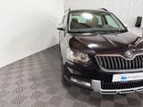 Skoda Yeti 2.0 TDI Adventure Green tec SHZ NAVI AHK - Skoda Yeti: Schwarz